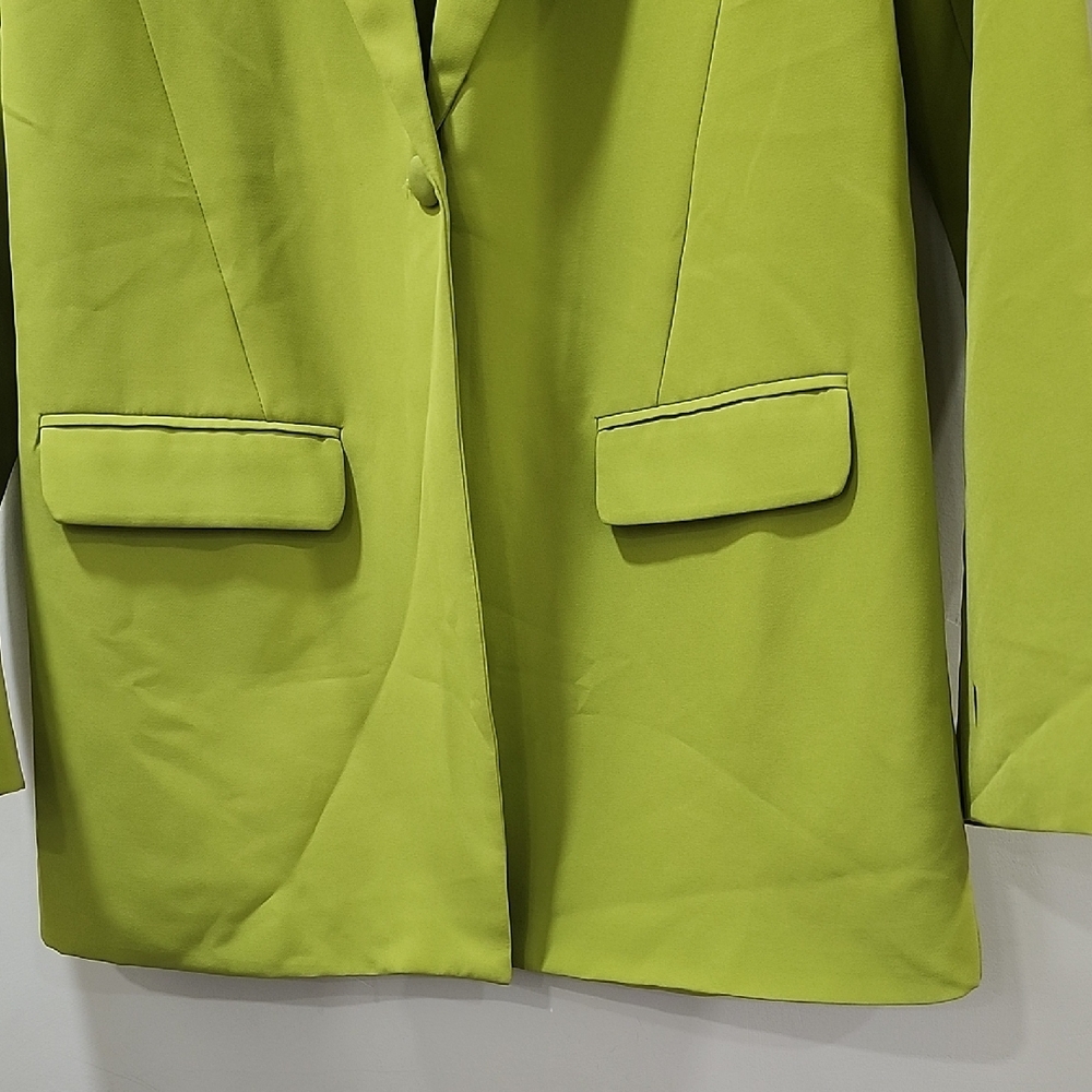 Vibrant Lime Green Blazer Chic and Modern Look He has that little spot. - Picture 5 of 10